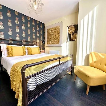 Designer Apartment Inc Free Parking & Fast Wifi 1 Minute Walk To Poole Quay - Great Location - Free Parking - Fast Wifi - Smart Tv - Newly Decorated - Sleeps Up To 2! Close To Poole & Bournemouth & Sandbanks Exterior foto