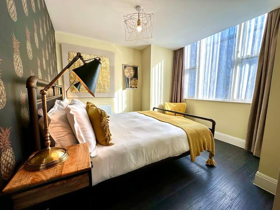Designer Apartment Inc Free Parking & Fast Wifi 1 Minute Walk To Poole Quay - Great Location - Free Parking - Fast Wifi - Smart Tv - Newly Decorated - Sleeps Up To 2! Close To Poole & Bournemouth & Sandbanks Exterior foto