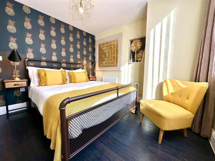 Designer Apartment Inc Free Parking & Fast Wifi 1 Minute Walk To Poole Quay - Great Location - Free Parking - Fast Wifi - Smart Tv - Newly Decorated - Sleeps Up To 2! Close To Poole & Bournemouth & Sandbanks Exterior foto