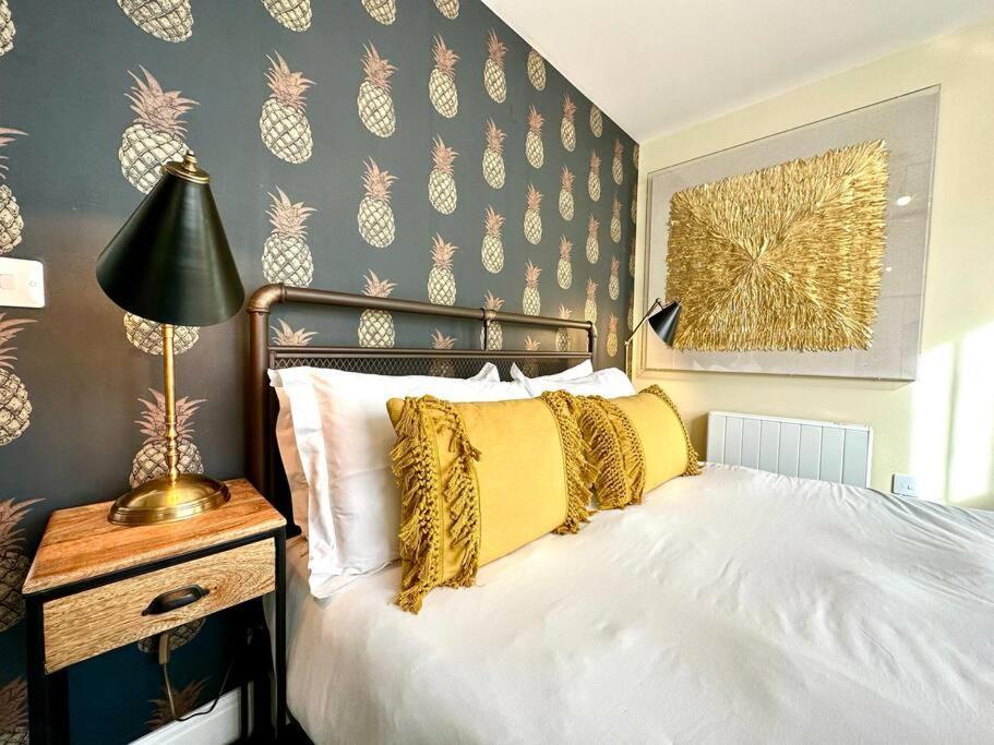 Designer Apartment Inc Free Parking & Fast Wifi 1 Minute Walk To Poole Quay - Great Location - Free Parking - Fast Wifi - Smart Tv - Newly Decorated - Sleeps Up To 2! Close To Poole & Bournemouth & Sandbanks Exterior foto